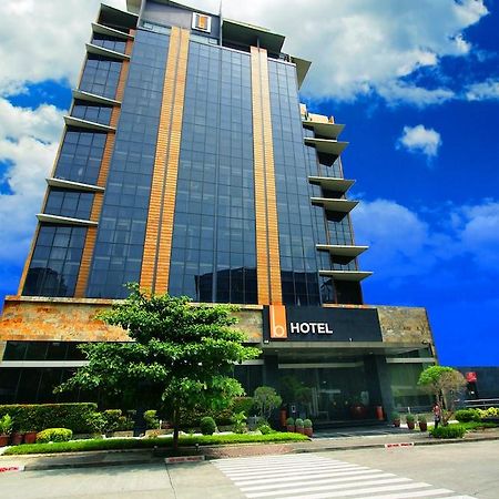 The B Hotel Alabang Muntinlupa City Exterior foto